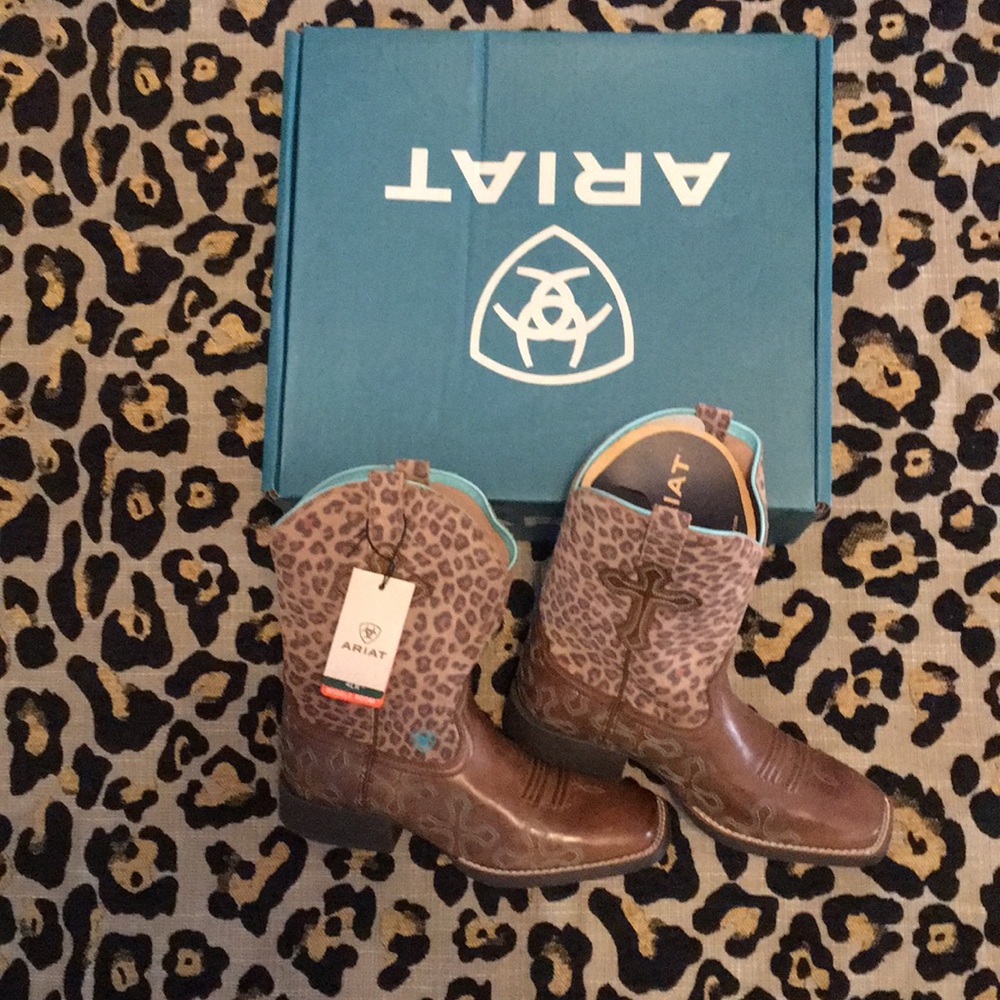 Ariat Girls size 3 NWT